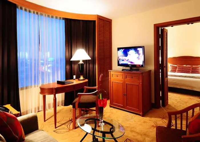 Hotel Century Park 4*