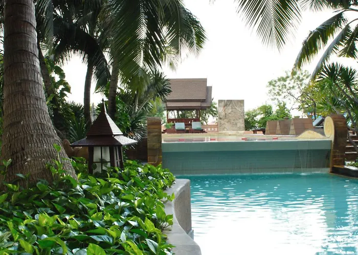 Century Park Hotel 4*
