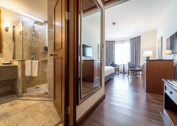 Century Park Hotel 4*